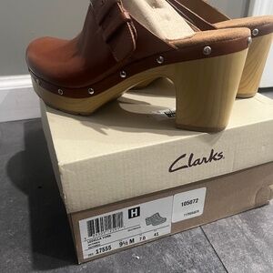 clarks clogs size 9.5 new